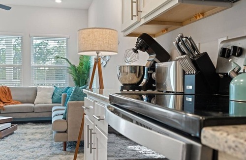 Ono Island House | Mins to the Beach!/3 King Beds/Gameroom/Firepit/Dog Friendly