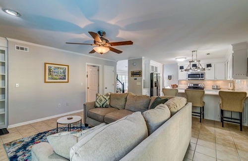Charleston House | Minutes to Tanger Outlet, Top Golf, Pool, Hockey, Billiards, Ping Pong, Cornhole