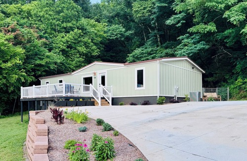 Mount Vernon House | Modern 2 Bedroom Lake House in the Smoky Mountains with Beautiful Sunset Skies