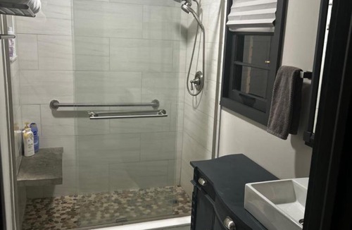 Morrow House | Modern 3BR Retreat Near ATL Airport Quiet Neighborhood Sleeps 6