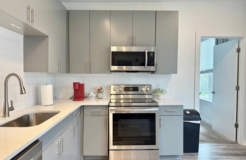 Old Fourth Ward Condo | Modern 4BR Penthouse in Old Fourth Ward | Rooftop + W/D
