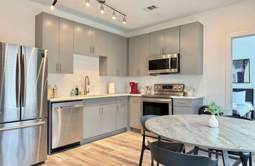 Old Fourth Ward Condo | Modern 4BR Penthouse in Old Fourth Ward | Rooftop + W/D