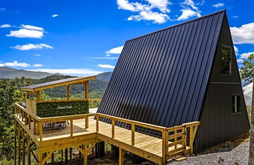 Hartford Ski Chalet | Modern A-Frame Cabin with Breathtaking Views of the Smoky Mountains, Perfect for Families or Groups