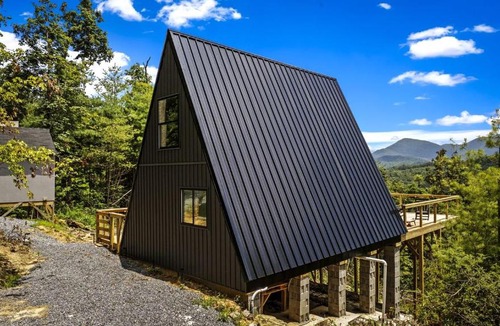 Hartford Ski Chalet | Modern A-Frame Cabin with Breathtaking Views of the Smoky Mountains, Perfect for Families or Groups
