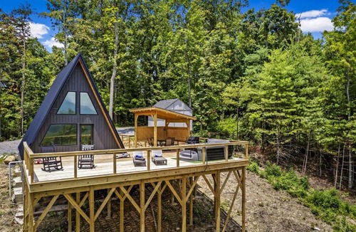 Hartford Ski Chalet | Modern A-Frame Cabin with Breathtaking Views of the Smoky Mountains, Perfect for Families or Groups