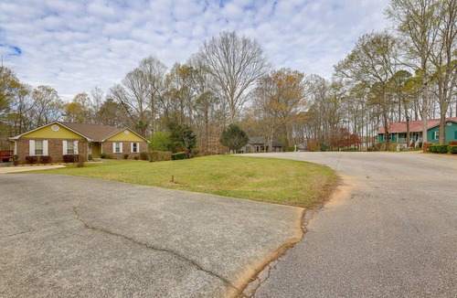Jonesboro Apartment | Modern Apartment: 22 Mi to Downtown Atlanta!