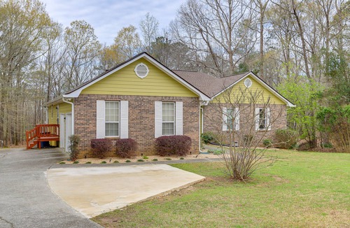 Jonesboro Apartment | Modern Apartment: 22 Mi to Downtown Atlanta!