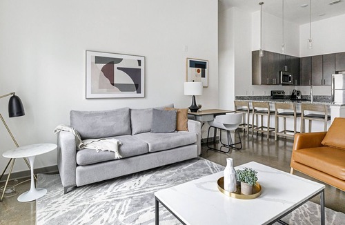 Madison Apartment | Modern Apartment in Prime Location (ID7403X37)