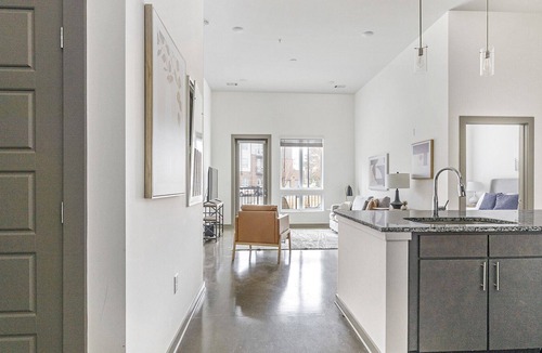 Madison Apartment | Modern Apartment in Prime Location (ID7403X37)