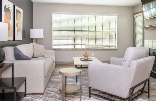 Huntsville Apartment | Modern Apartment in Prime Location (ID9791X24)