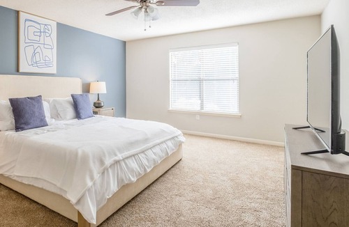 Crestline Heights Apartment | Modern Apartment in Prime Location (ID6808X36)