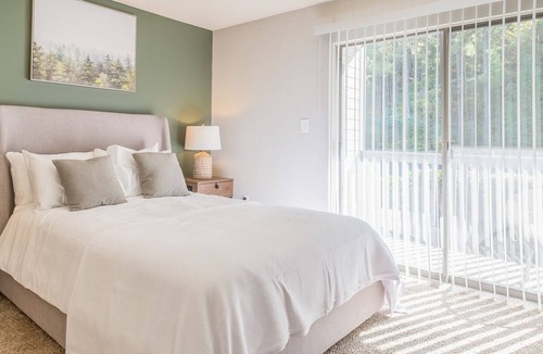 Crestline Heights Apartment | Modern Apartment in Prime Location (ID6808X36)
