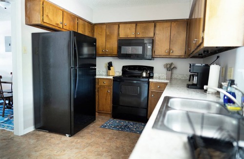 Mobile Apartment | Modern Chic 2BR | Downtown Living & Pet-Friendly