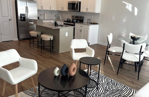 Jonesboro House | Modern Cozy Townhome Near ATL Airport