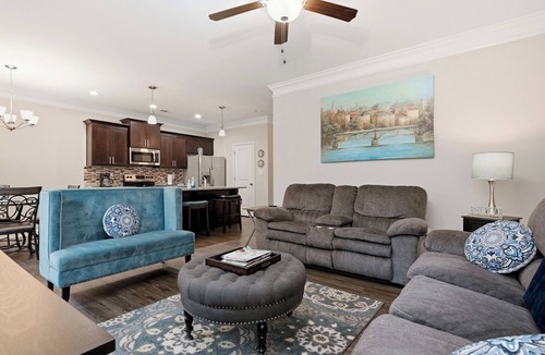 Dallas House | Modern Dallas Retreat ~ Spacious 3BR + 2.5BA
