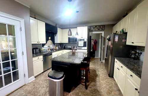 Powder Springs House | Modern executive 6 bedroom home with pool table.