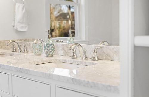 Tisbury House | Modern Family Home Walkable to Town