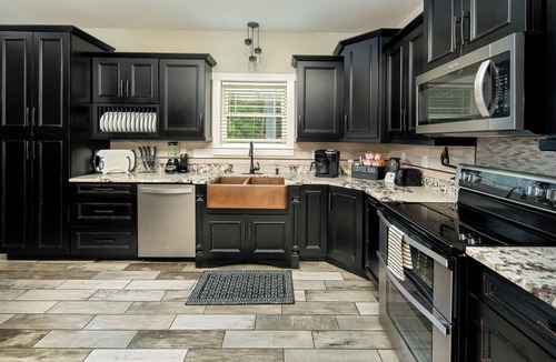 Mars Hill House | Modern Forest Escape w/Pickleball, Hot Tub, Sauna, Gym, Fire Pit & Gameroom!