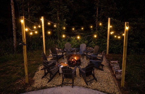 Mars Hill House | Modern Forest Escape w/Pickleball, Hot Tub, Sauna, Gym, Fire Pit & Gameroom!