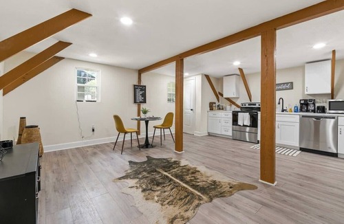 Leinkauf House | Modern Gem | 2 Homes Rental, Sleeps 10, Large Groups!