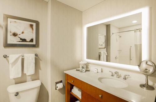 East Point Hotel | Modern Getaway Room Near Centennial Olympic Park – 8mi away | Seasonal Pool