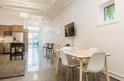 Bridgeland Apartment | Modern Loft Haven | BBQ, Sleeps 6 |
