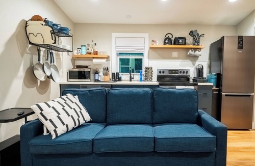 Kenilworth Cottage | Modern Loft Style Guest House