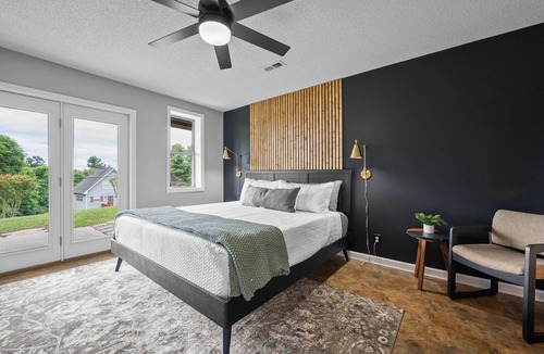 Dandridge House | Modern Luxury Lakehouse: Pet Friendly-Large Fenced Yard-Views-Theater-Hot Tub