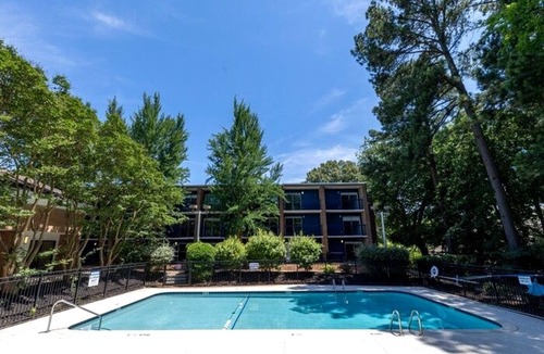 Northeast Raleigh Apartment | Modern Midtown Studio + Private Balcony