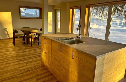 Lac-des-Seize-Iles Cottage | “Modern Mountain Retreat with Panoramic Views – 2BR, Sleeps 6, Ski or Retreat