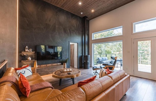 La Conception Ski Chalet | Modern Mountain Chalet Sauna Hot Tub & Fireplace