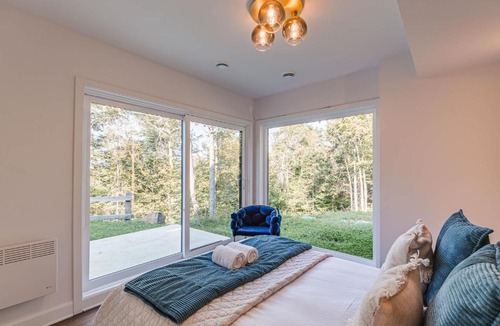 La Conception Ski Chalet | Modern Mountain Chalet Sauna Hot Tub & Fireplace