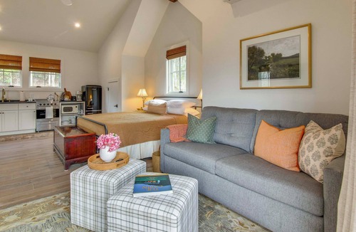 Glenville Apartment | Modern Mtn Retreat w/Deck & Views in Glenville!