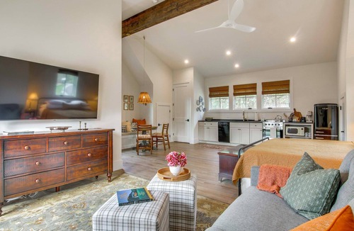 Glenville Apartment | Modern Mtn Retreat w/Deck & Views in Glenville!