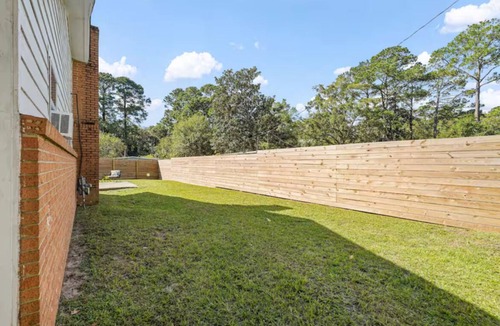 Savannah House | Modern Retreat - 9 Miles to Downtown - Game room