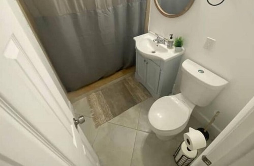 Westgate Apartment | Modern Shack just 10-mins from Palm Beach!