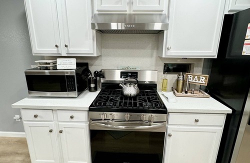 Enterprise House | Modern & Spacious 3 Bed/2 Bath-Sleeps 8, Near Airport, Strip & Stadium