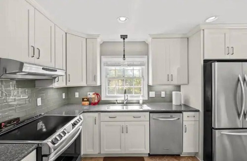 Paw Creek House | Modest 4-bedroom Home in Uptown Charlotte