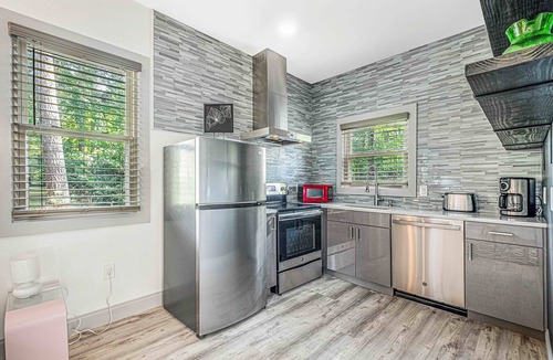 Church Street Apartment | Month to month oasis rental-7 mins fro ATL airport