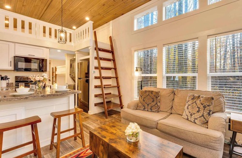 Mentone House | Moonlight at Mentone with Free Internet! Fire Pit