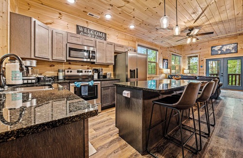 Sevierville Cabin | Moonrise Ridge — Scenic Smoky Mountain Cabin w/Hot Tub & Firepit