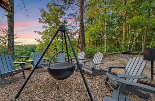 Sevierville Cabin | Moonrise Ridge — Scenic Smoky Mountain Cabin w/Hot Tub & Firepit