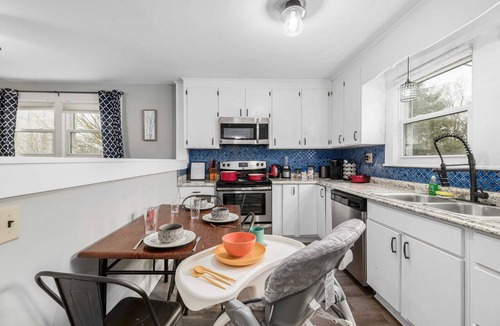 Mooresville Apartment | Mooresville Private apt. w/high-end comfortable beds & modern amenities- Apt C