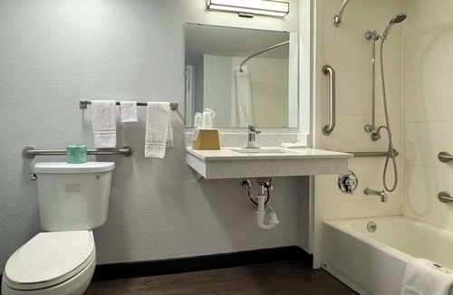 Huntsville Hotel | Motel 6 Huntsville, AL – University Dr.