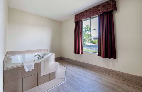 Macon Hotel | Motel 6 Macon, GA – I-475