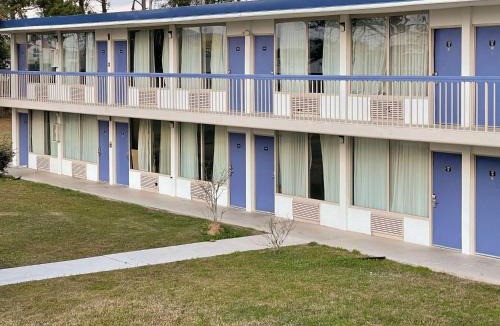 Marianna Hotel | Motel 6 Marianna, FL