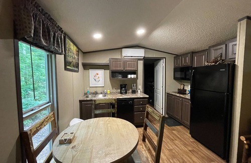 Cherokee Cabin | Mountain Creek Getaway-Covered Porch - Fire Pit - Charcoal Grill