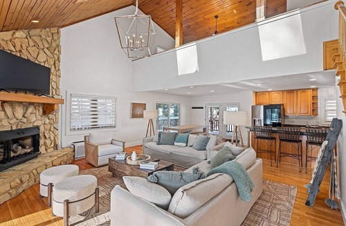 Sheepback Mountain Estates House | Mountain Creek Haven-Creekside Luxury, Hot Tub
