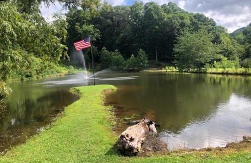 Waynesville House | Mountain Gem, Hot Tub, Fire Pit, Views, Starlink Wi-fi
