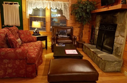 Maggie Valley Cabin | MOUNTAIN JOY COTTAGES #10- BIG BEAR